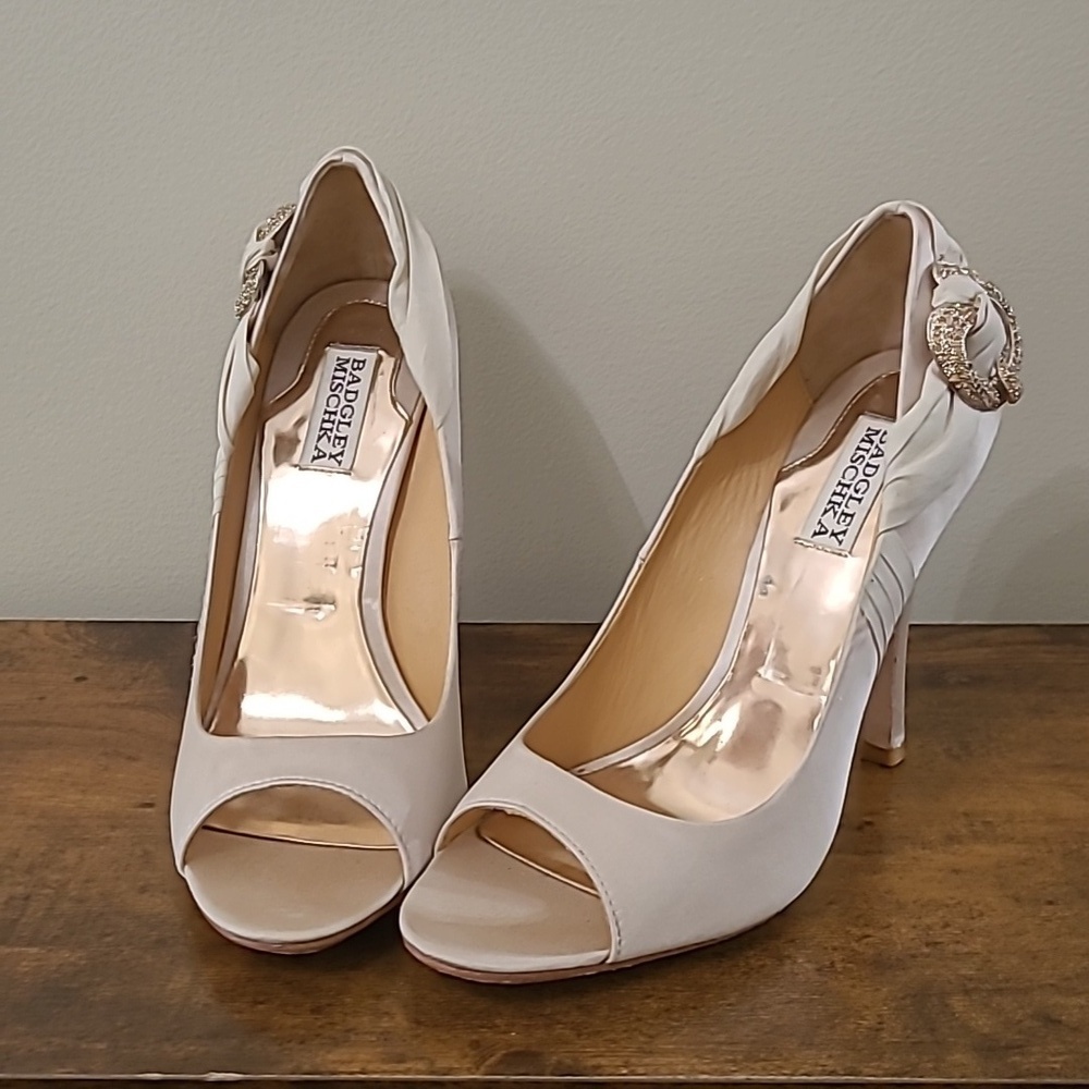 Badgley Mischka open toe heels with satin feel fabric size 9